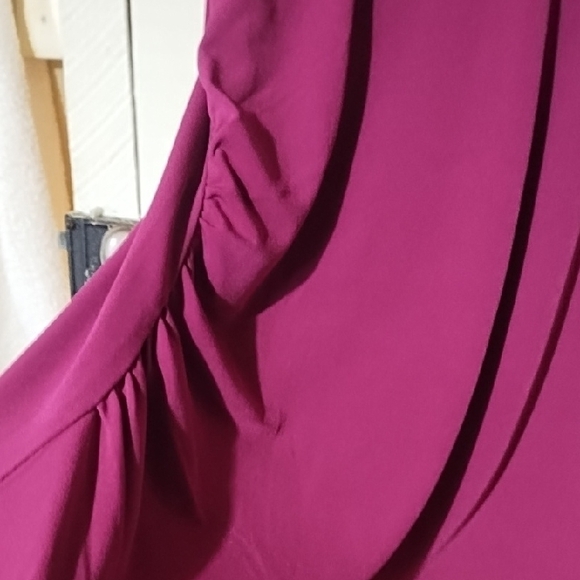 Susan Graver NWOT Magenta Long Sleeve Tunic Top With Shirring And Key Hole Large - Picture 4 of 8